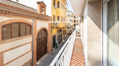 Calle Paz, pleno corazón de Granada Dos oportunidades en una sola vivienda.