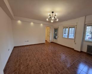 Flat to rent in SEIS, Rejas