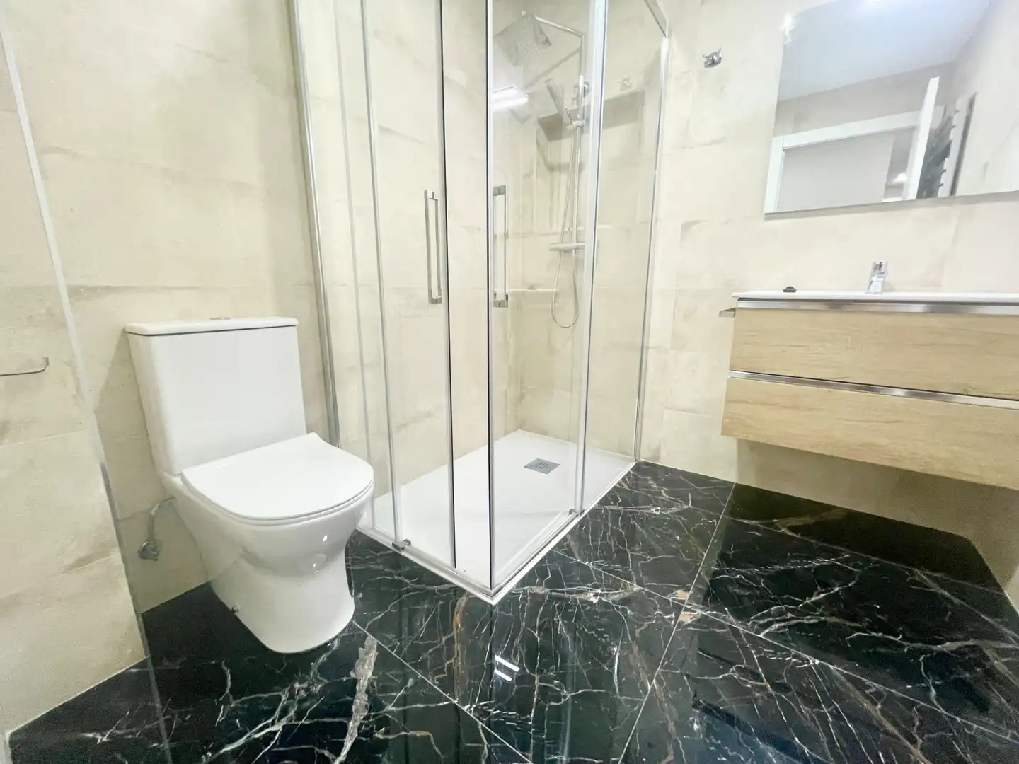 Bathroom of Flat for rent in Pinto  with Air Conditioner, Heating and Oven