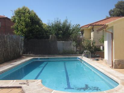 Piscina de Casa o xalet en venda en El Casar de Escalona amb Calefacció, Jardí privat i Terrassa