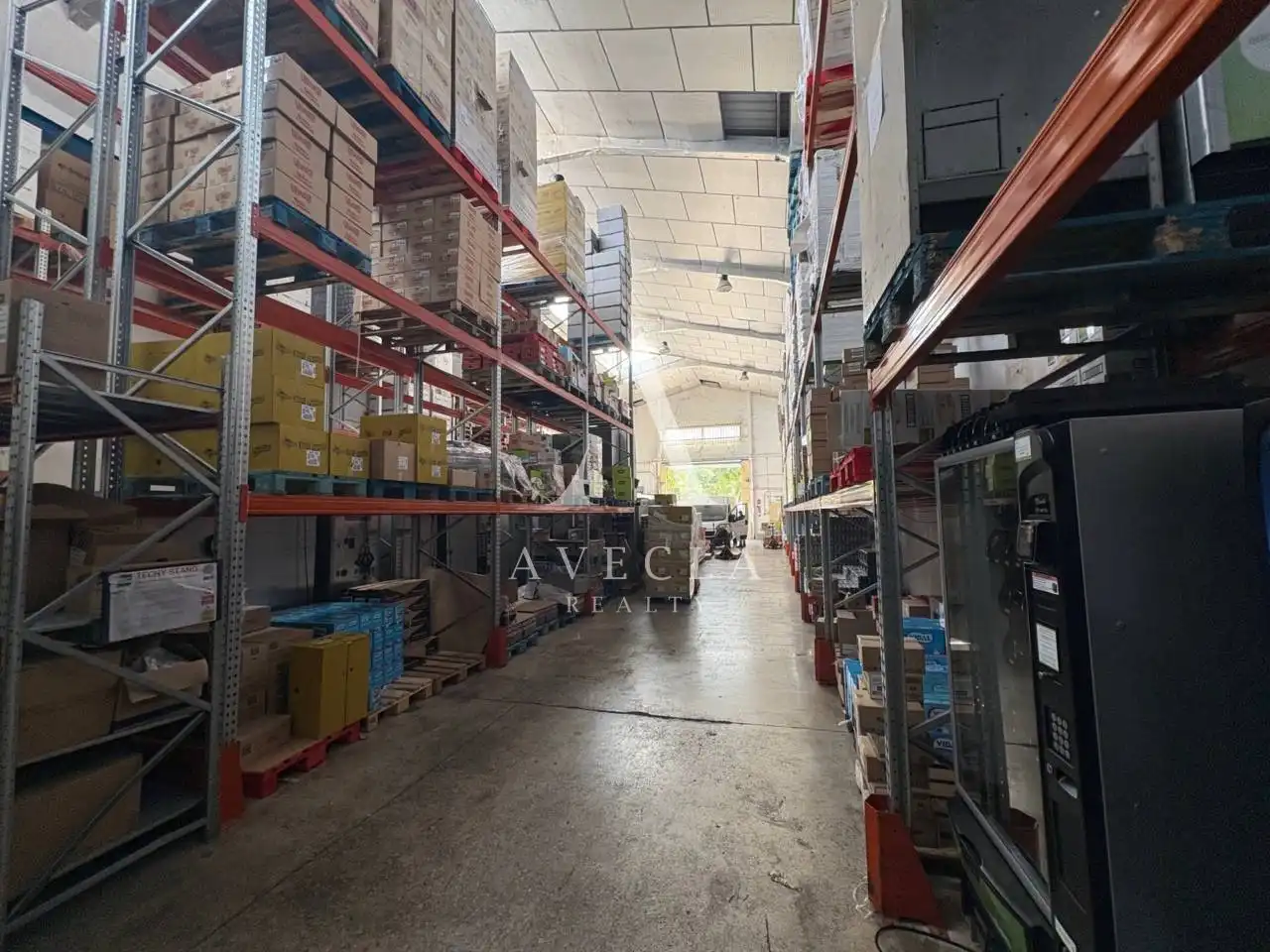Fabrikhallen zur Miete in Badalona