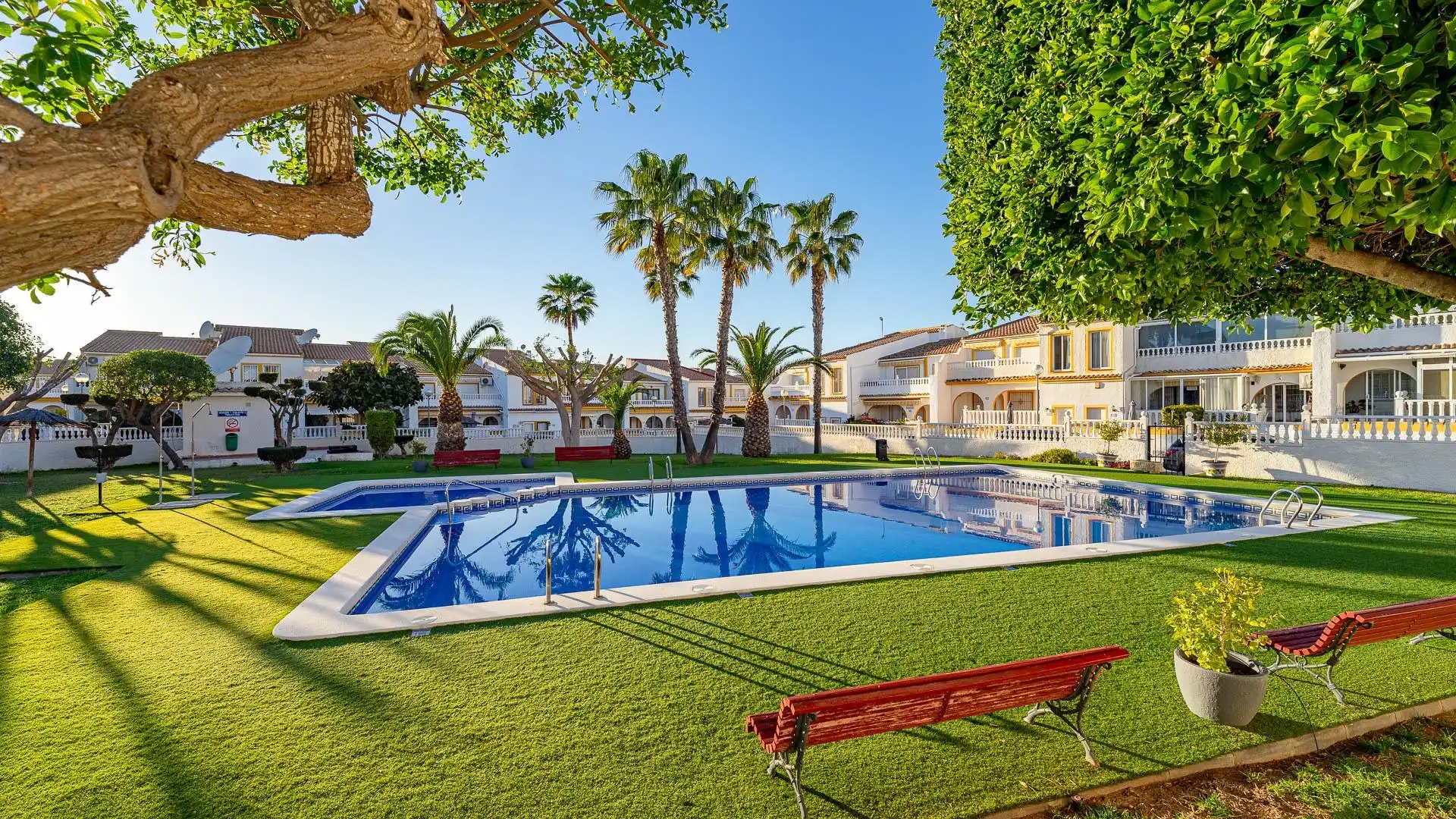 Piscina de Casa o chalet en venta en Santa Pola con Jardín privado, Terraza y Piscina comunitaria