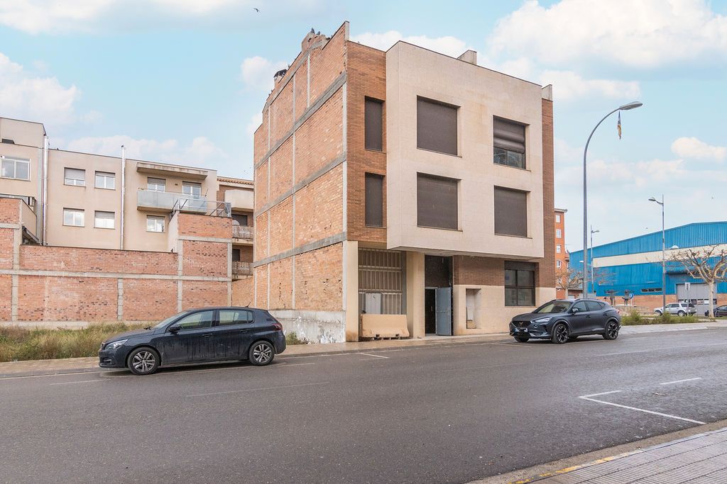 Building for sale in C/ Joan Maragall, Almacelles