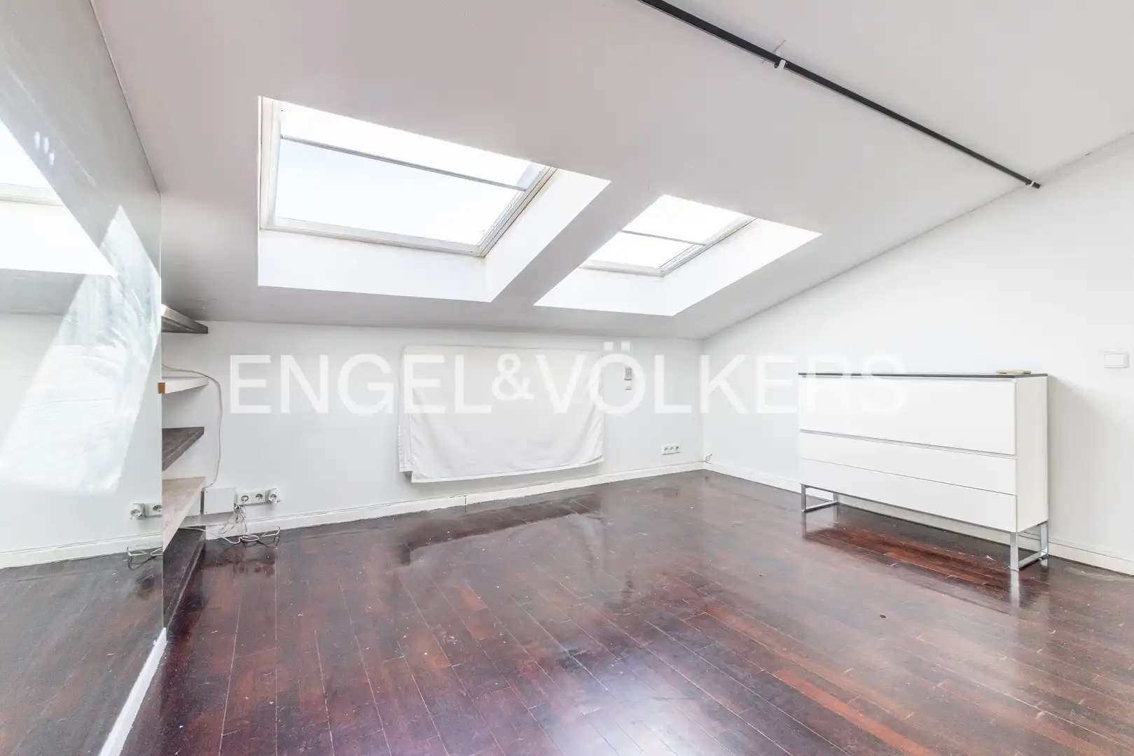 Attic for sale in Madrid  with Air Conditioner and Heating