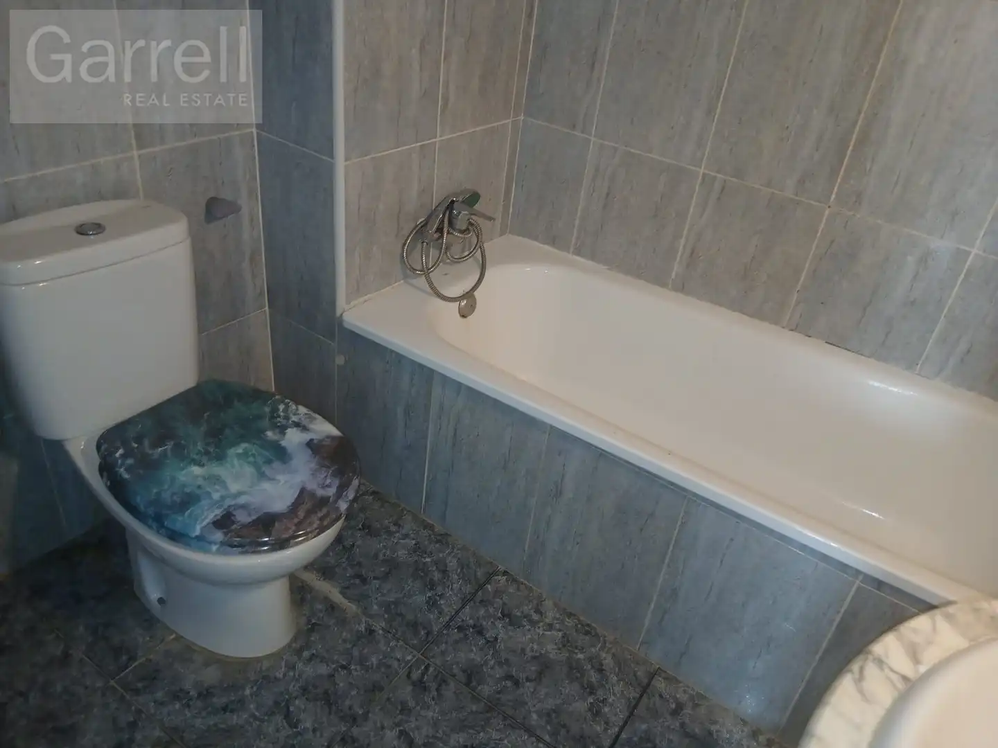 Bathroom of Flat for sale in El Vendrell