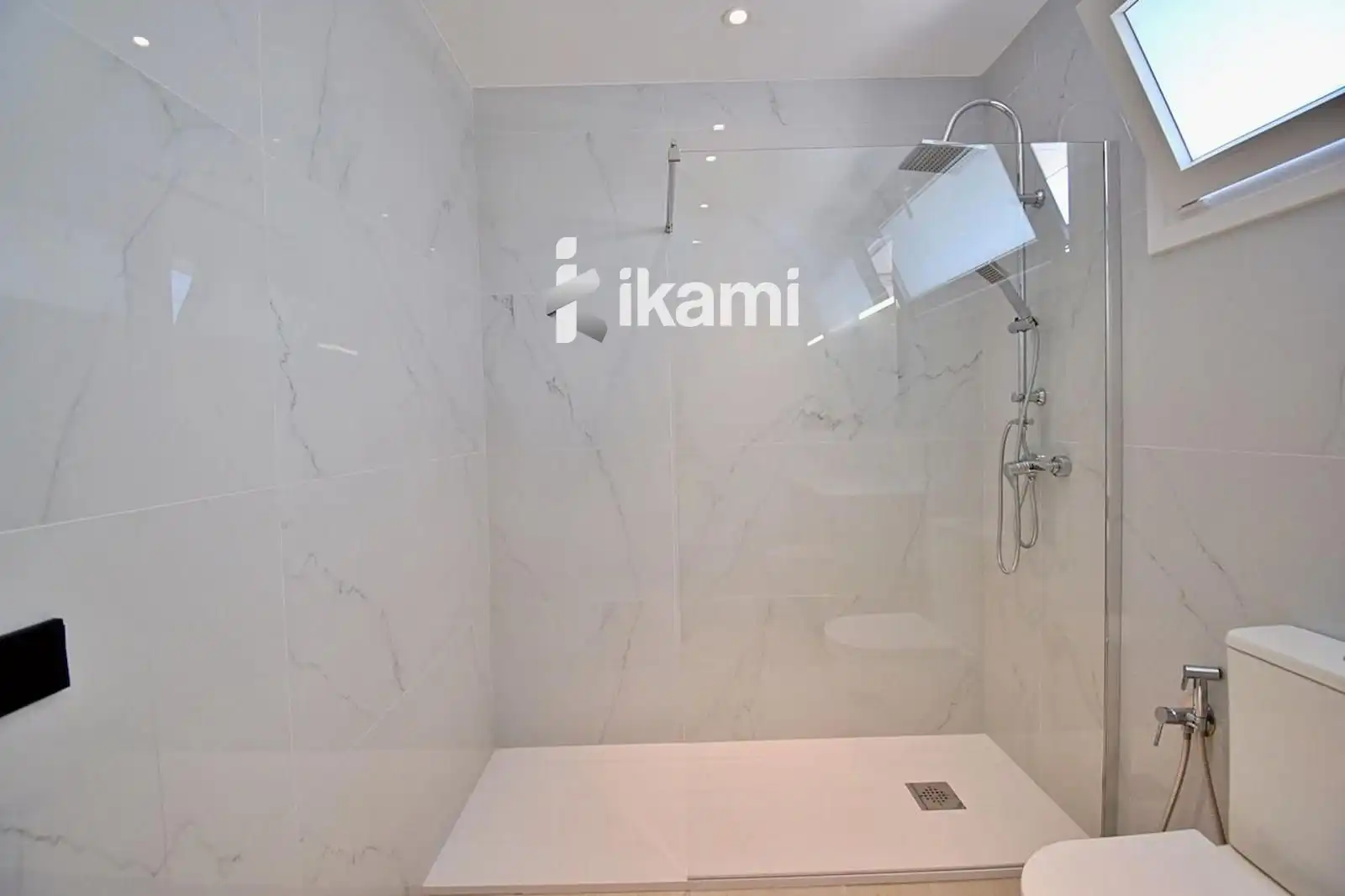 Bathroom of Houses for sale in Chiloeches  with Air Conditioner and Alarm