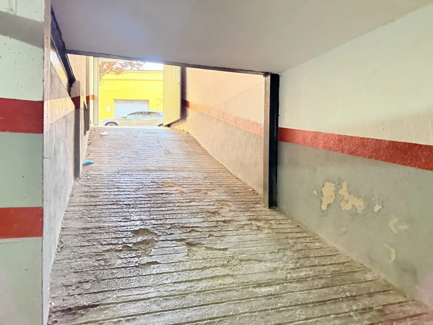 Parking de Planta baja en venta en Badalona con Aire acondicionado, Calefacción y Jardín privado