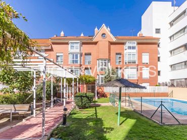 Dúplex con piscina en venta en Retiro