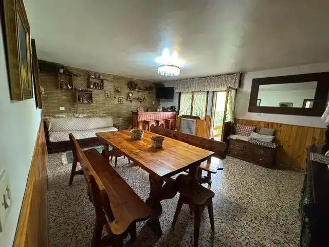 Menjador de Casa o xalet en venda en Villaviciosa amb Balcó