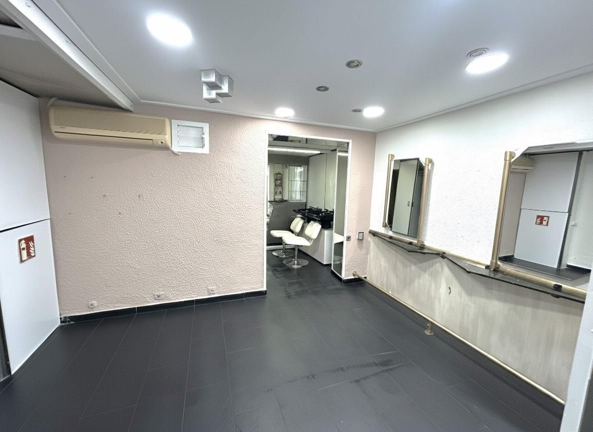 Local de lloguer en  Barcelona Capital amb Aire condicionat i Moblat