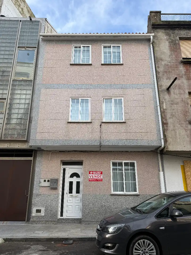 Adossat amb terrassa en venda a Rúa Luís Seoane
