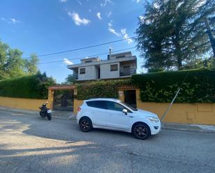 Vista exterior de Casa o xalet en venda en Majadahonda amb Terrassa