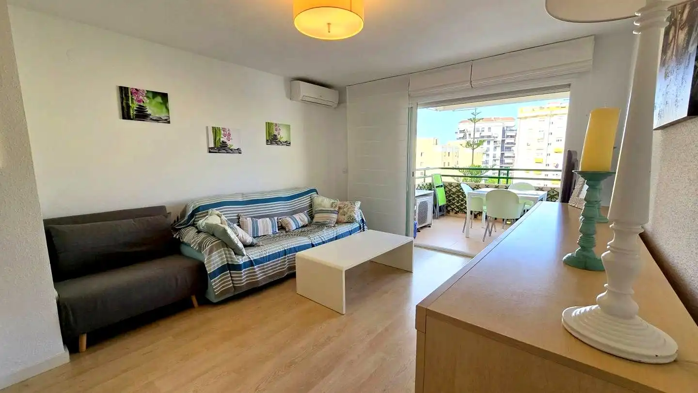 Sala d'estar de Apartament de lloguer en Gandia amb Aire condicionat, Parquet i Terrassa