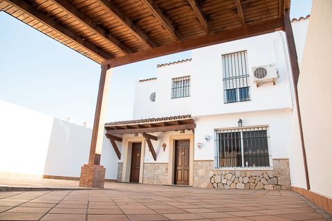 Vista exterior de Casa adosada en venda en El Puerto de Santa María amb Aire condicionat, Jardí privat i Terrassa