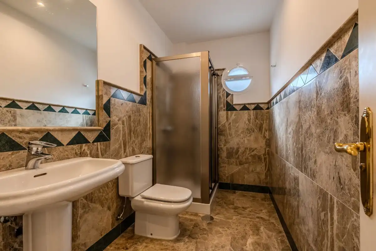 Bany de Casa o xalet en venda en Sotogrande amb Aire condicionat, Jardí privat i Terrassa