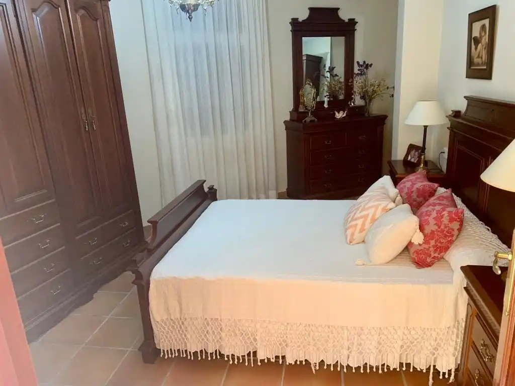 Habitación de Casa o chalet en venta en Úbeda con Jardín privado, Piscina y Balcón