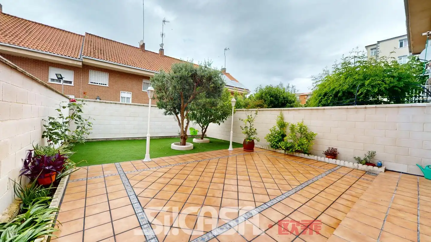 Garden of Detached homes for sale in Parla  with Air Conditioner, Heating and Private garden