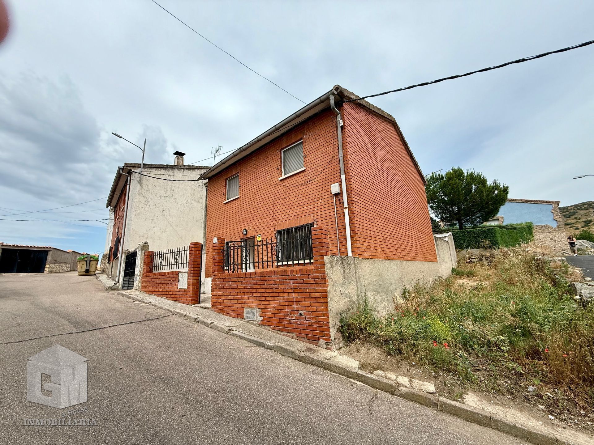 Exterior view of Single-family semi-detached for sale in Paredes de Escalona  with Private garden, Storage room and Furnished