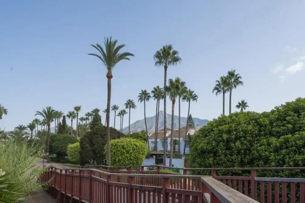 Vista exterior de Apartament de lloguer en Nueva Andalucía