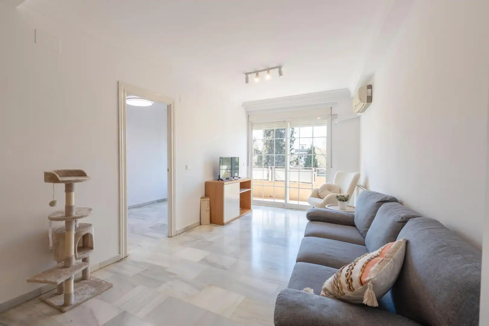 Sala d'estar de Pis en venda en Granada amb Aire condicionat, Calefacció i Terrassa