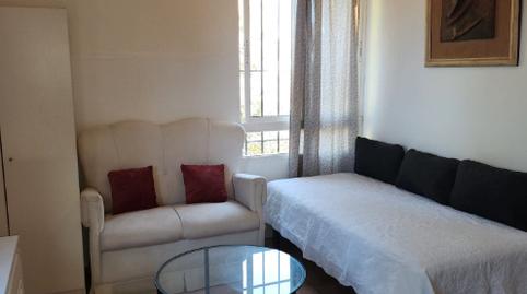 Foto 2 de Estudi de lloguer a Calle Célebes Barat, El Atabal, Málaga