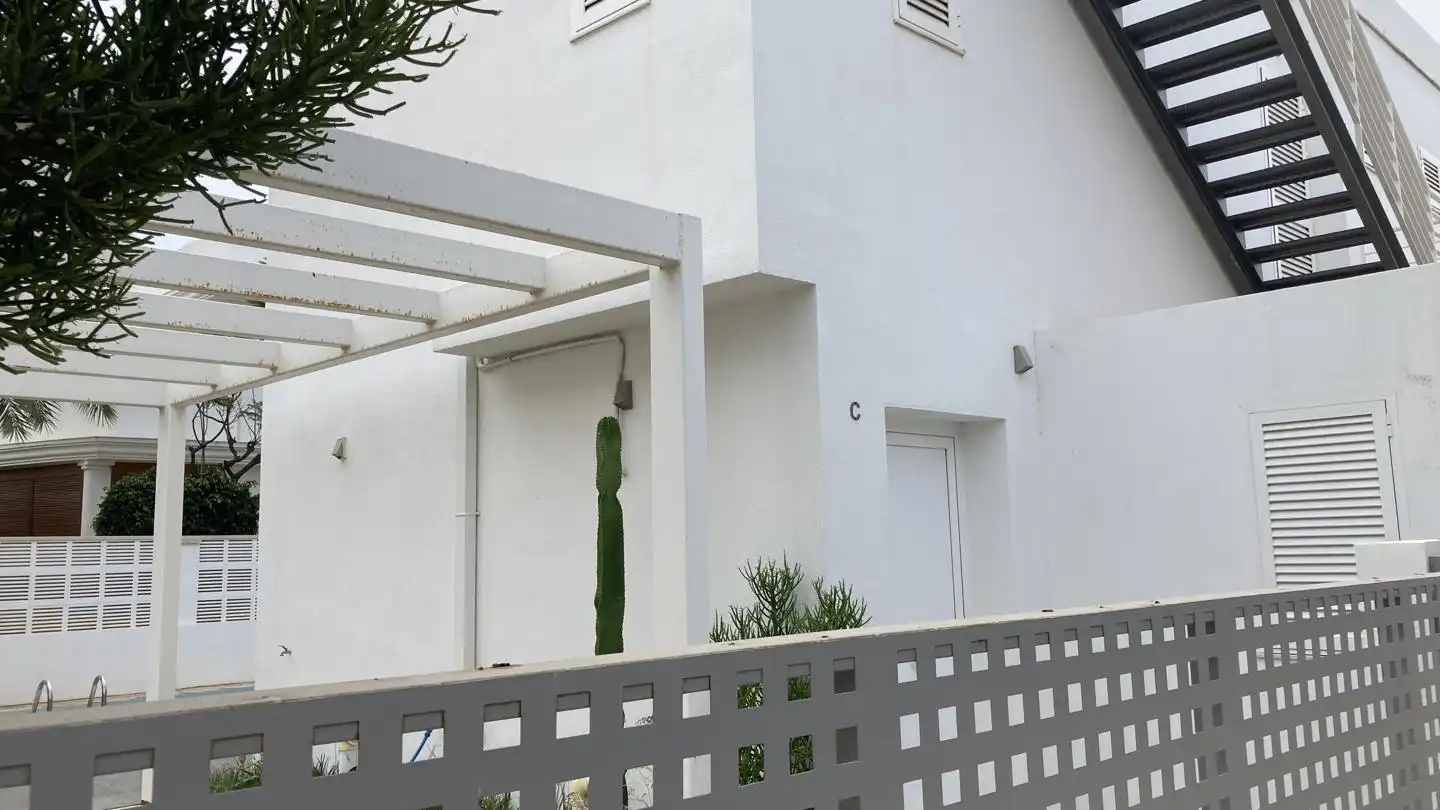 Vista exterior de Casa o xalet de lloguer en Vera amb Aire condicionat, Jardí privat i Terrassa
