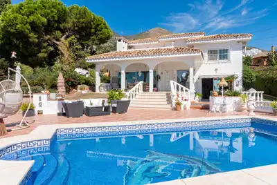 Villa con piscina in vendita a La Capellanía - El Higuerón