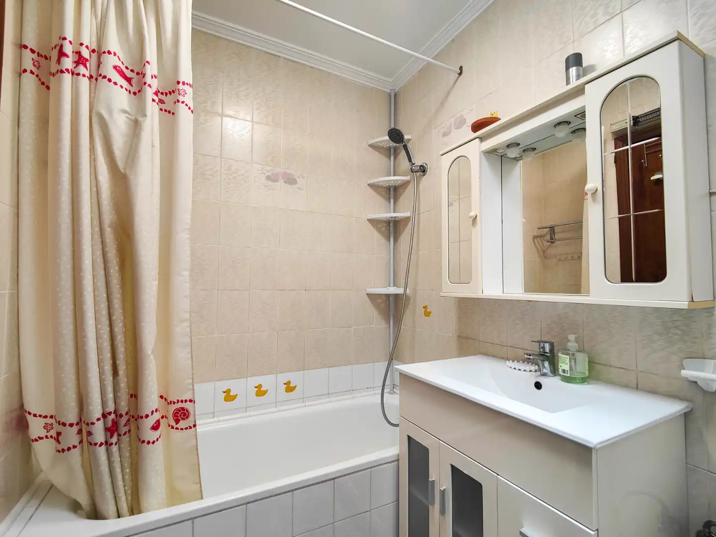 Baño de Casa adosada de alquiler en Torrevieja con Aire acondicionado, Jardín privado y Terraza