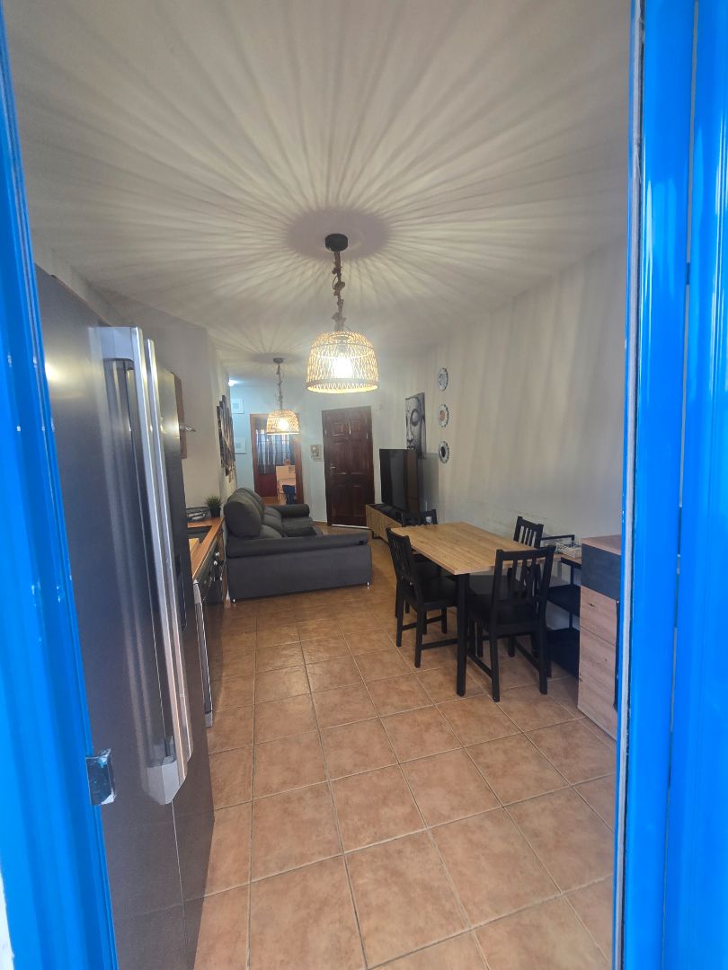 Esszimmer von Erdgeschoss zum Verkauf in San Miguel de Abona mit Privatgarten, Möbliert und Ofen