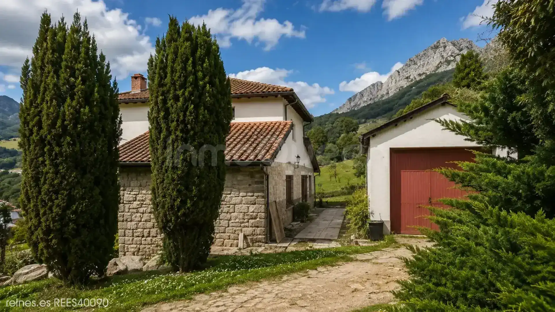 Vista exterior de Casa o xalet en venda en Cillorigo de Liébana, Cantabria