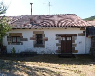 Vista exterior de Casa o xalet en venda en Merindad de Sotoscueva amb Moblat