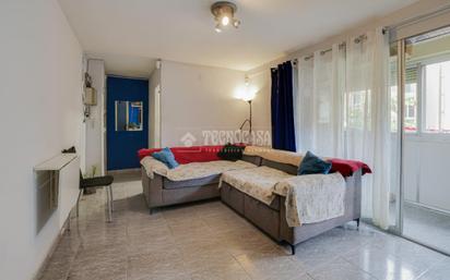 Sala d'estar de Pis en venda en Terrassa amb Balcó