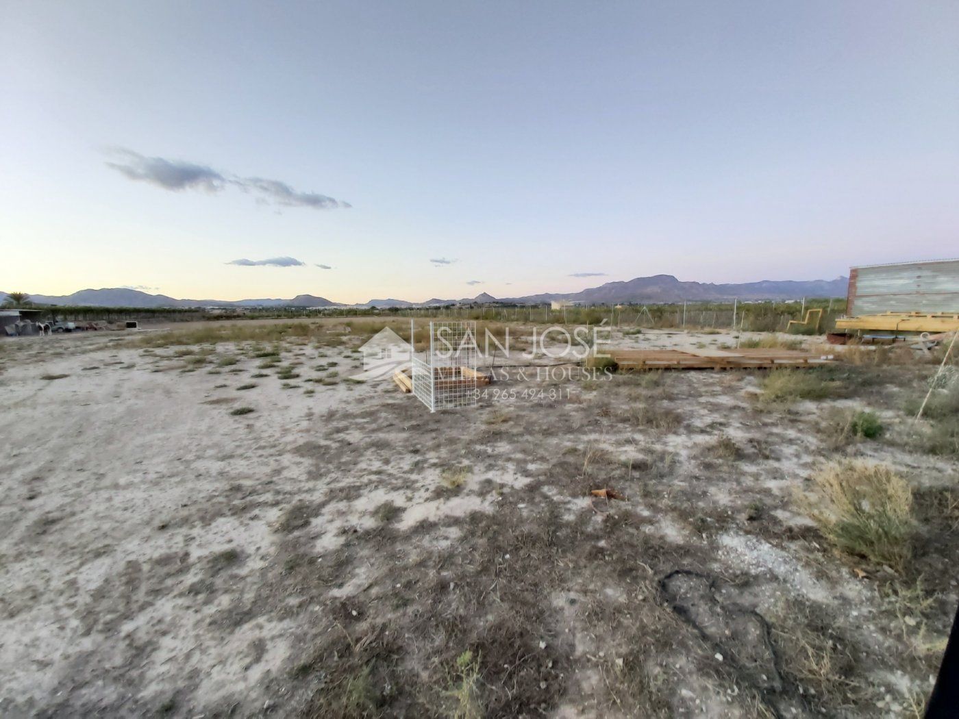 Building for sale in Aspe