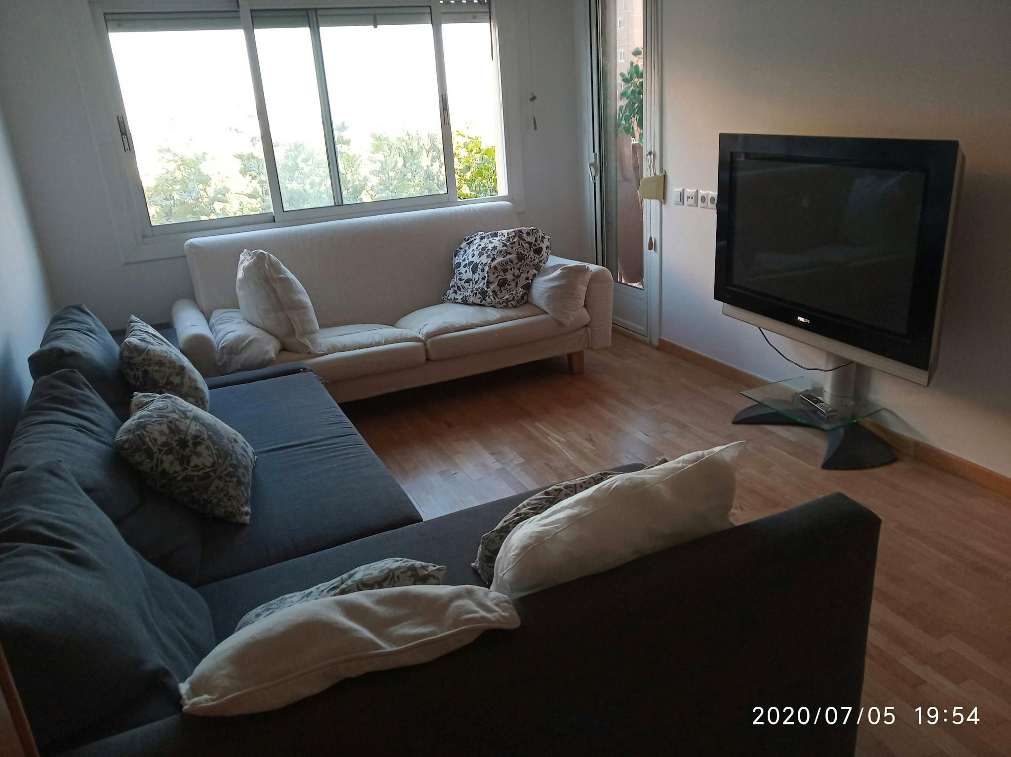 Living room of Flat to share in L'Hospitalet de Llobregat  with Heating, Furnished and Washing machine