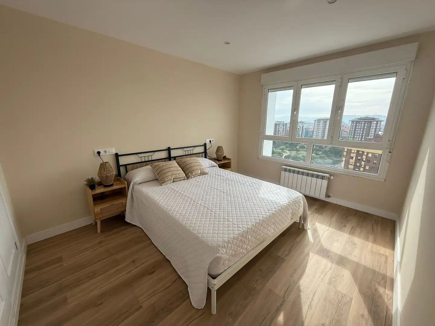 Bedroom of Flat for rent in Gijón   with Heating and Furnished
