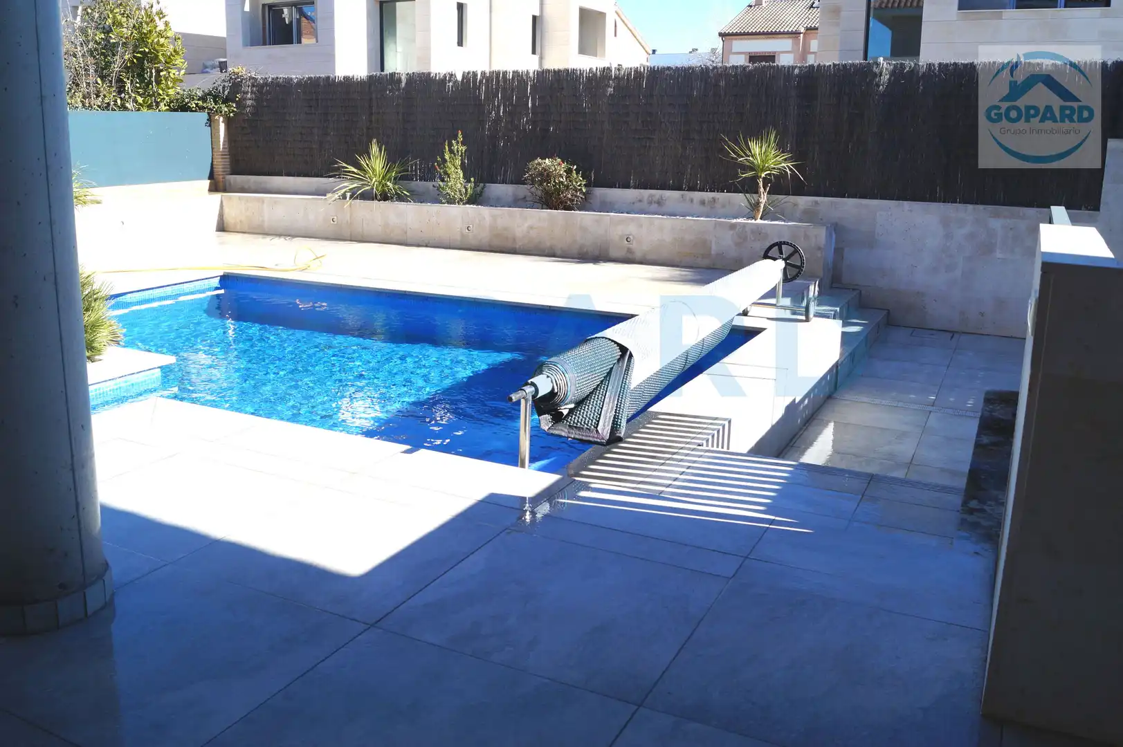 Piscina de Casa adosada de alquiler en Villanueva de la Cañada con Aire acondicionado, Calefacción y Jardín privado