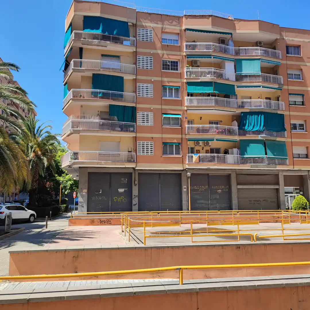 Außenansicht von Lagerraum zur Miete in Badalona