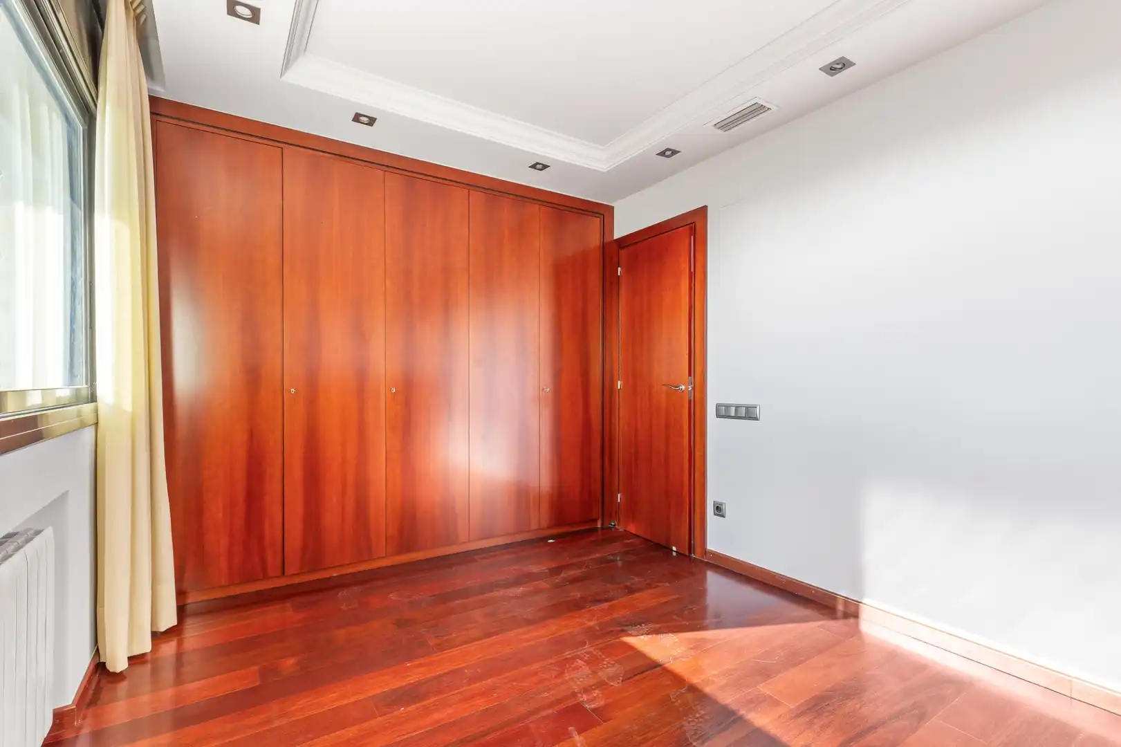 Dormitori de Casa o xalet en venda en Esplugues de Llobregat amb Aire condicionat, Calefacció i Terrassa