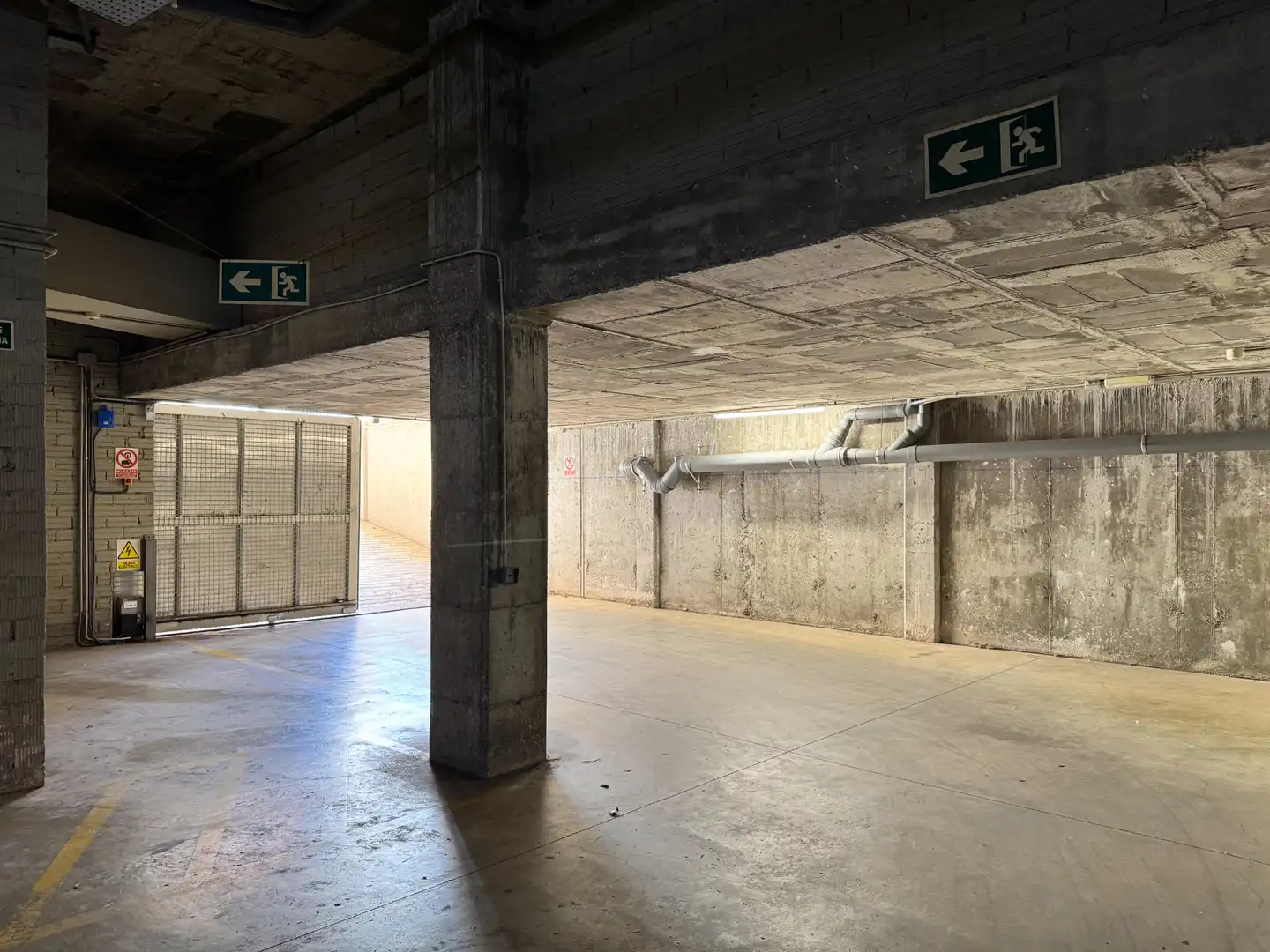 Parking de Piso en venta en Girona con Aire acondicionado, Calefacción y Trastero