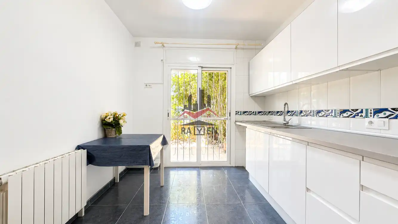 Cocina de Casa adosada en venta en Figueres con Calefacción