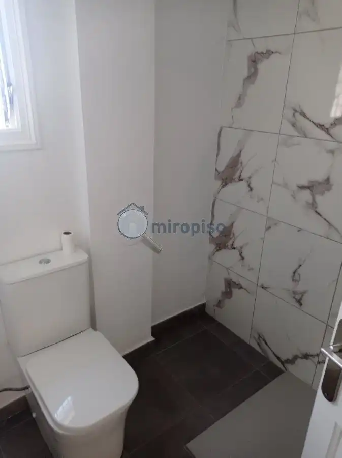 Baño de Piso en venta en El Rosario con Terraza