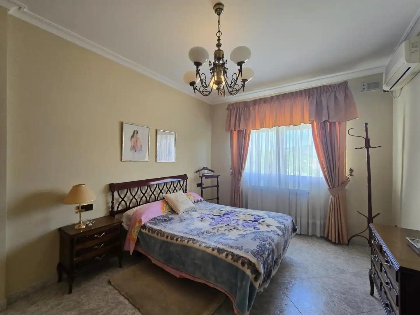 Houses for sale in Calle ALVARO DE HINOJOSA, Miralvalle - Av. Virgen del Puerto - La Data