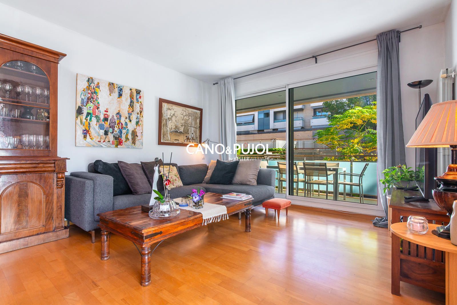 Sala d'estar de Pis de lloguer en Sant Cugat del Vallès amb Calefacció, Terrassa i Piscina