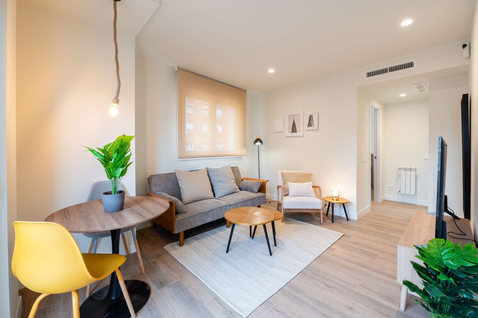 Sala de estar de Casa o chalet para compartir en  Madrid Capital con Aire acondicionado, Terraza y Amueblado