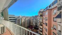 Außenansicht von Dachboden zum verkauf in  Barcelona Capital mit Terrasse und Balkon