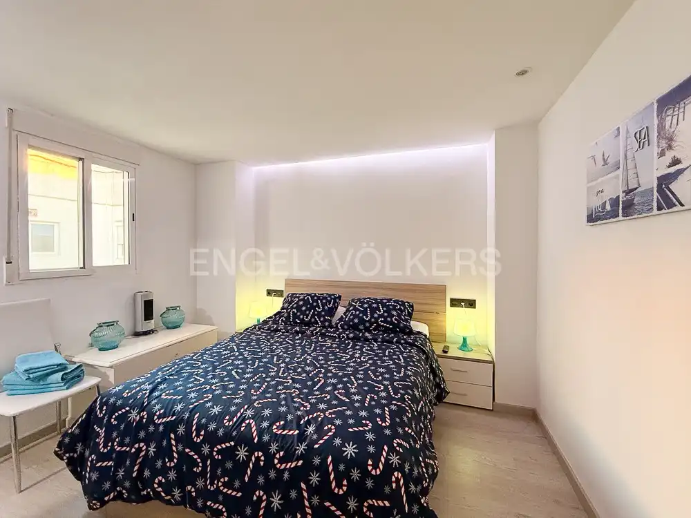 Bedroom of Flat for rent in Valencia  with Air Conditioner, Heating and Furnished