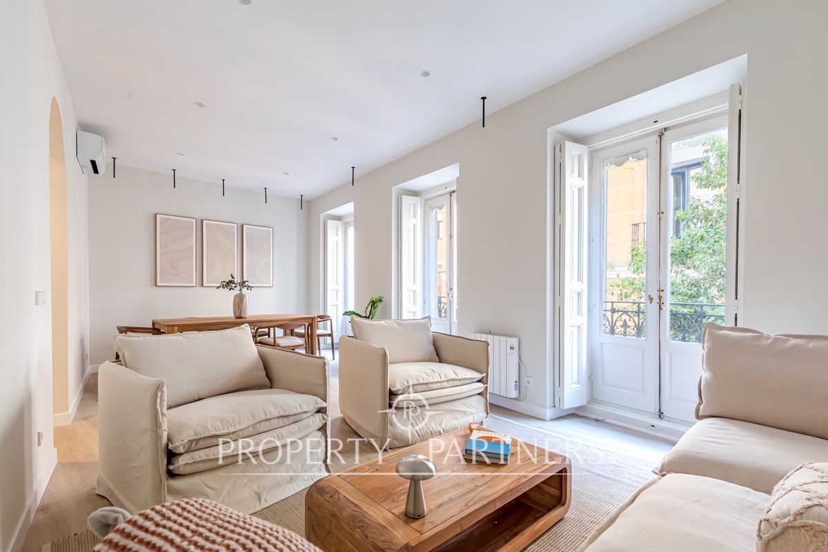 Sala d'estar de Apartament en venda en  Madrid Capital amb Aire condicionat i Calefacció