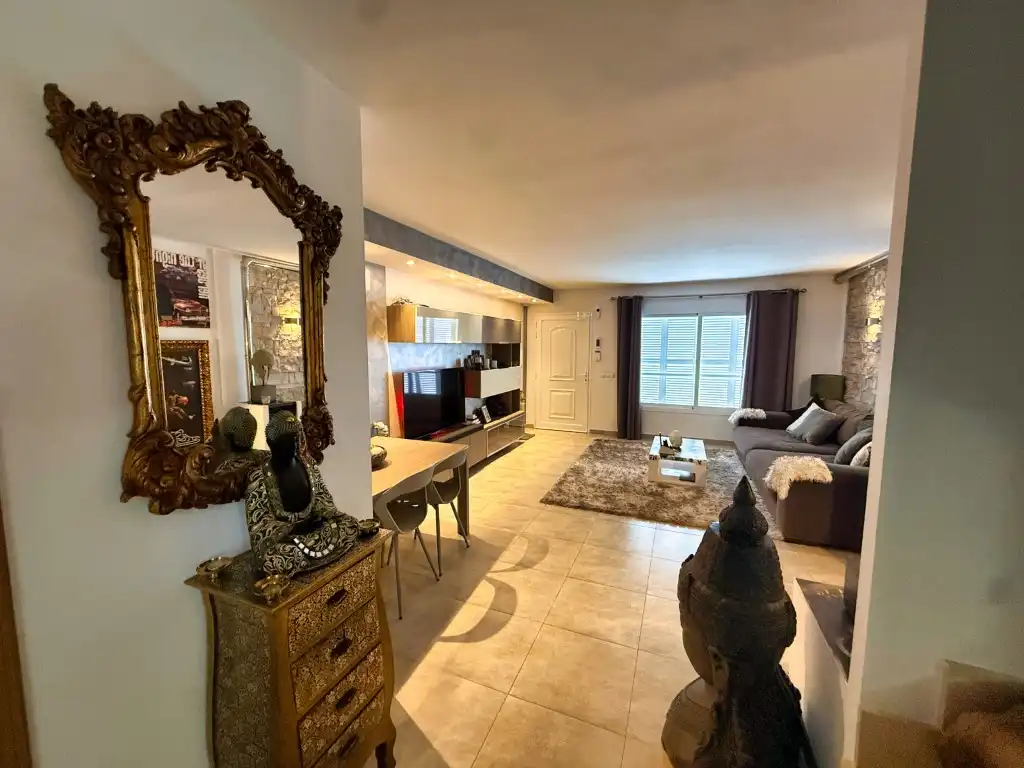 Wohnzimmer von Einfamilien-Reihenhaus zum Verkauf in  Palma de Mallorca mit Klimaanlage, Terrasse und Möbliert
