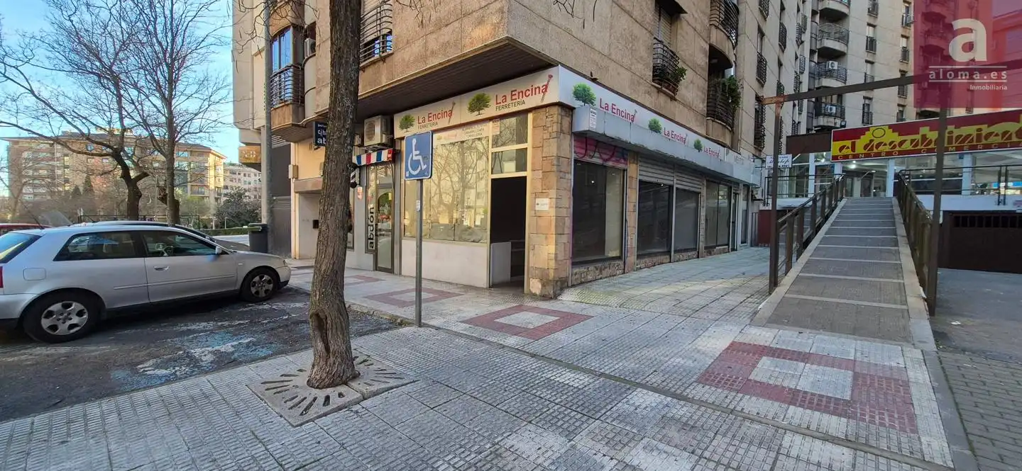 Geschaftsraum zur Miete in Avenida de Portugal, Centro