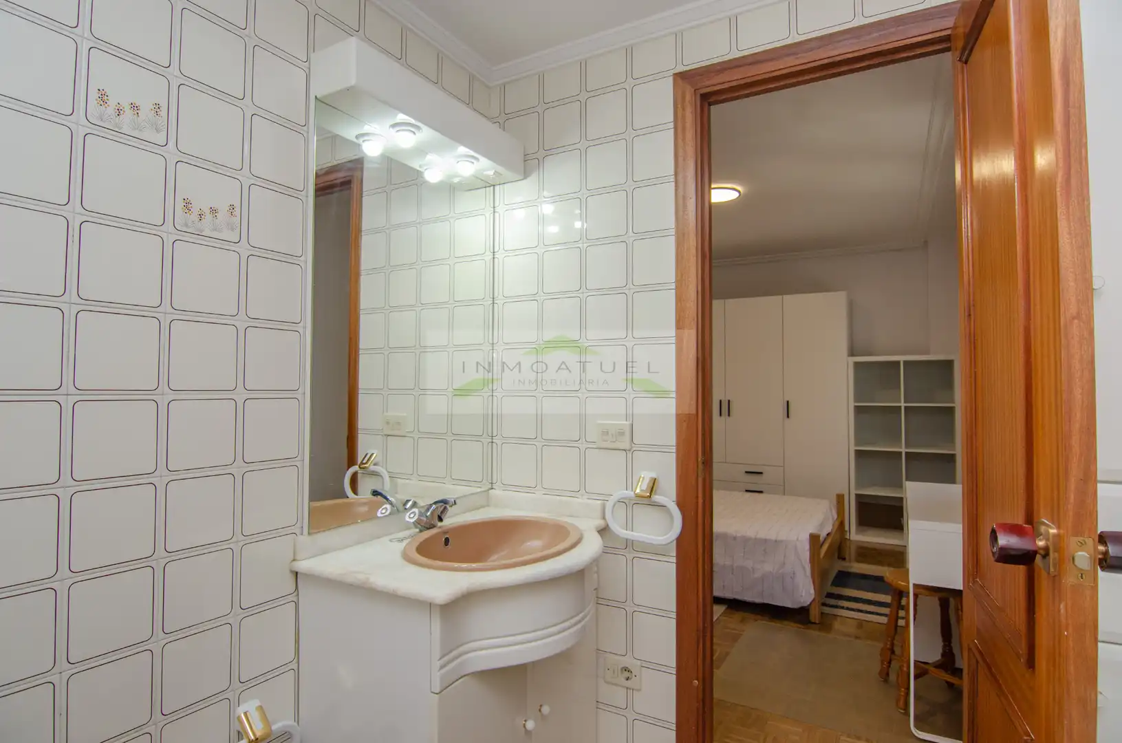 Schlafzimmer von Wohnung zur Miete in A Coruña Capital  mit Parkett, Möbliert und Ofen